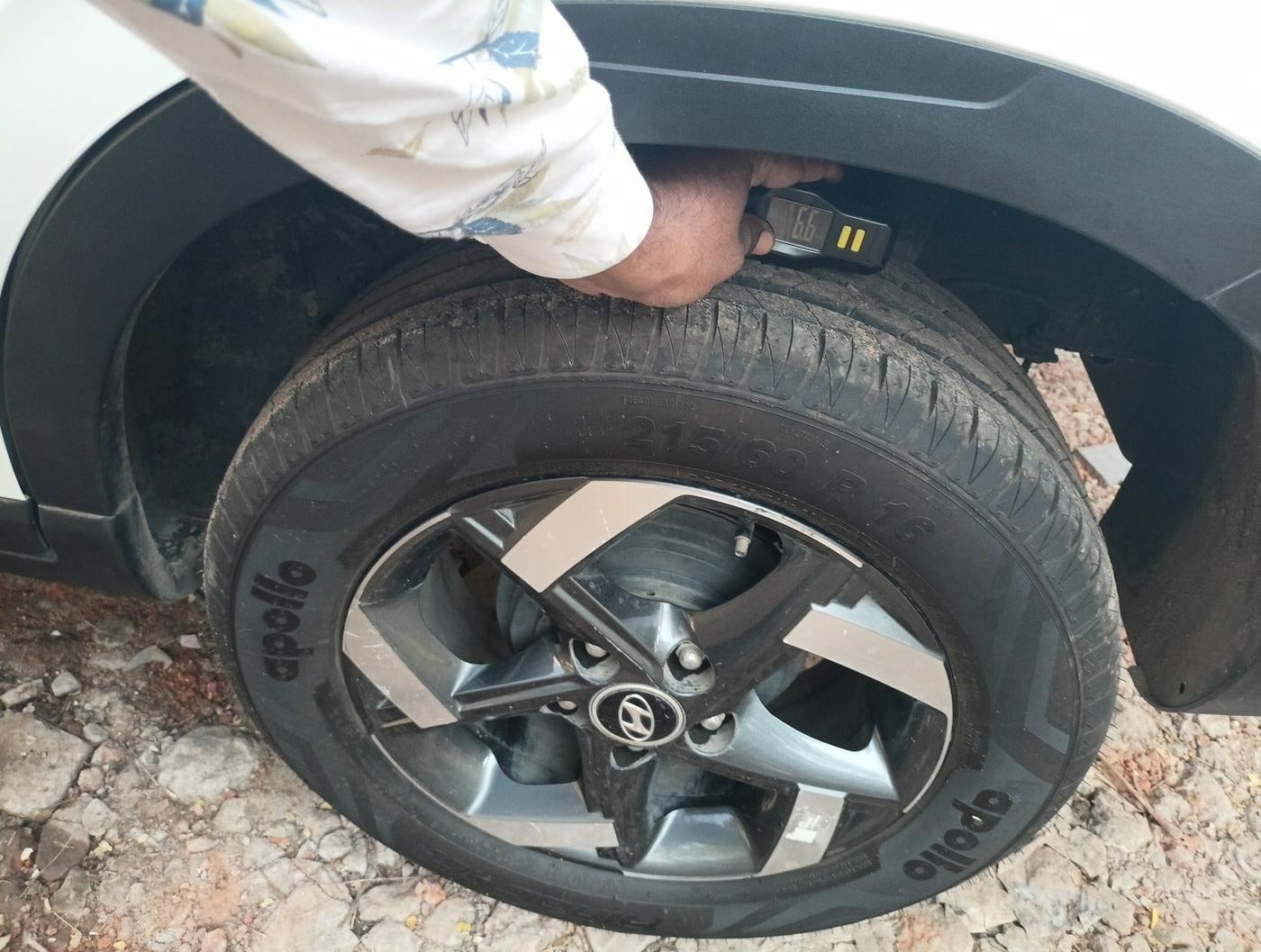 2020 Hyundai VENUE SX 1.5 CRDI, Diesel, Manual, 68,487 km, tyre
