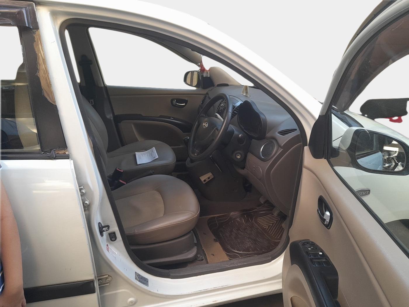 2011 Hyundai i10 MAGNA 1.2, Petrol, Manual, 77,342 km, interior