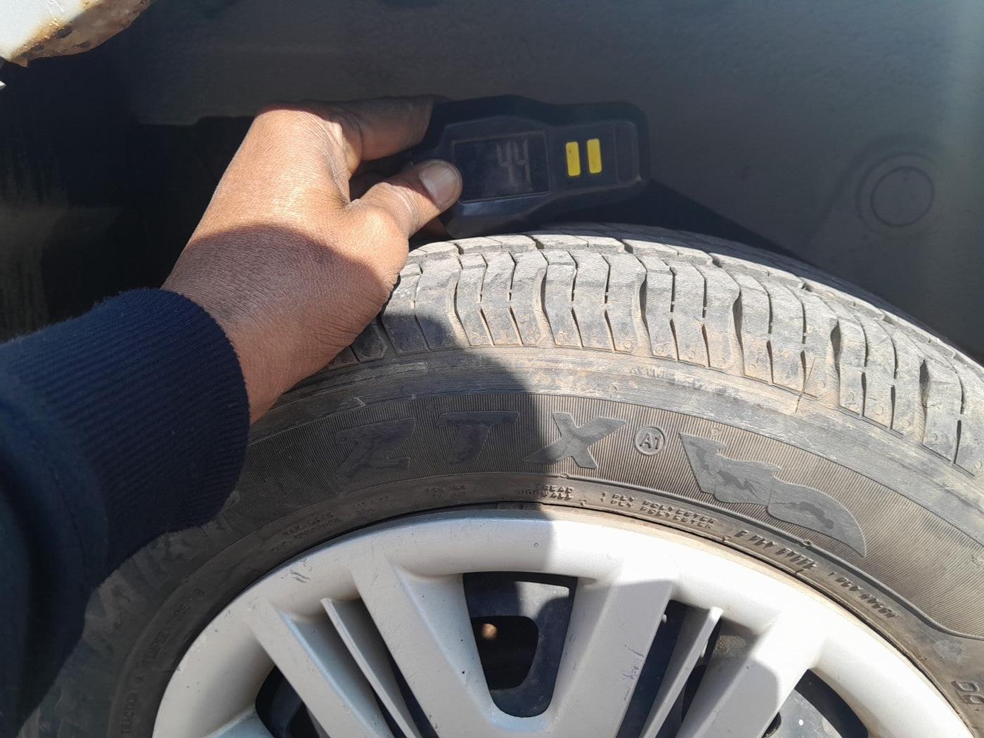 2010 Hyundai Santro Xing GLS, Petrol, Manual, 91,934 km, tyre