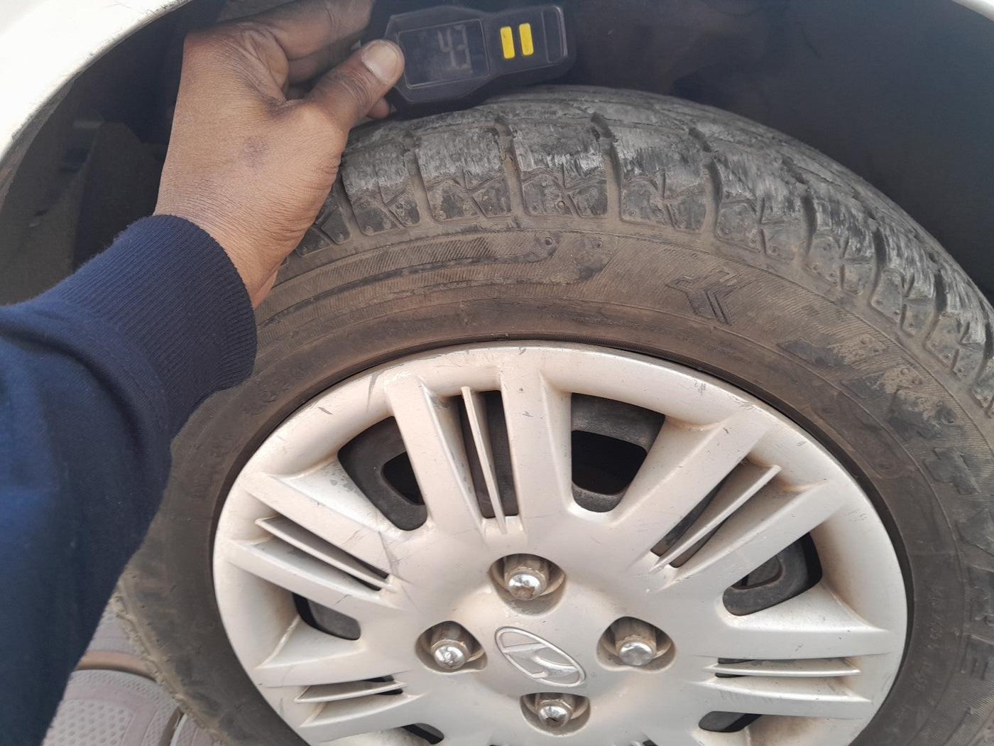 2010 Hyundai Santro Xing GLS, Petrol, Manual, 91,934 km, tyre