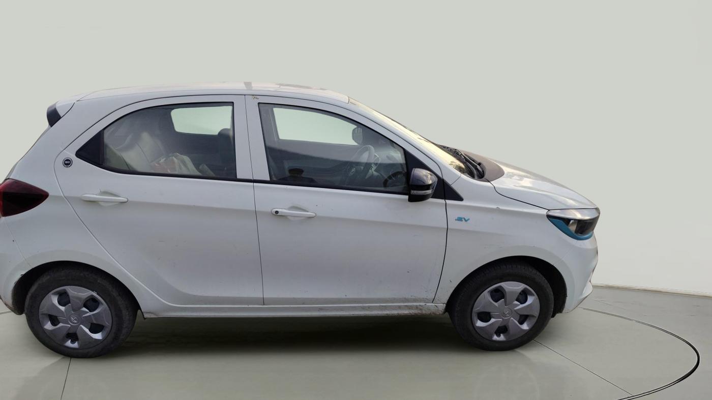 2023 Tata TIAGO EV XT MEDIUM RANGE, Electric, Automatic, 30,048 km, exterior