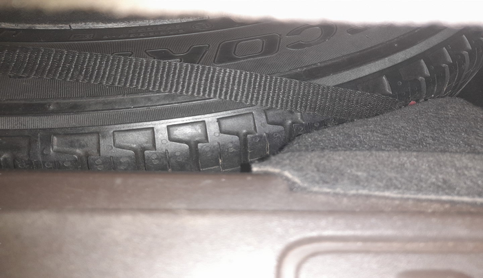 2014 Landrover Range Rover Sport SDV6 HSE, Diesel, Automatic, 1,61,814 km, tyre