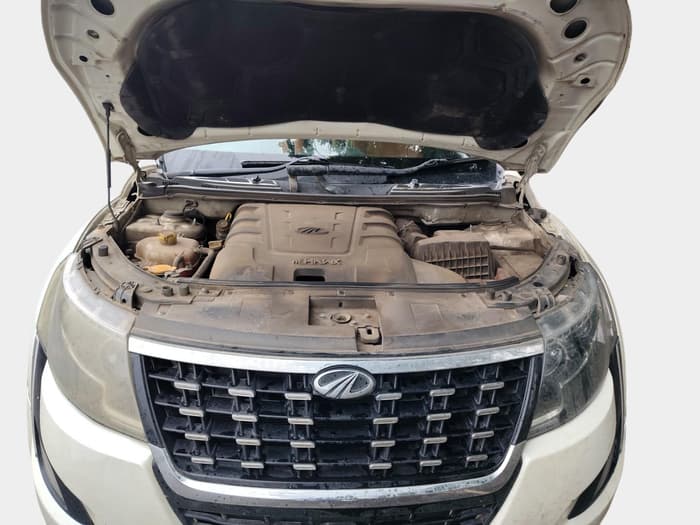2019 Mahindra XUV500 W7, Diesel, Manual, 2,04,274 km, exterior