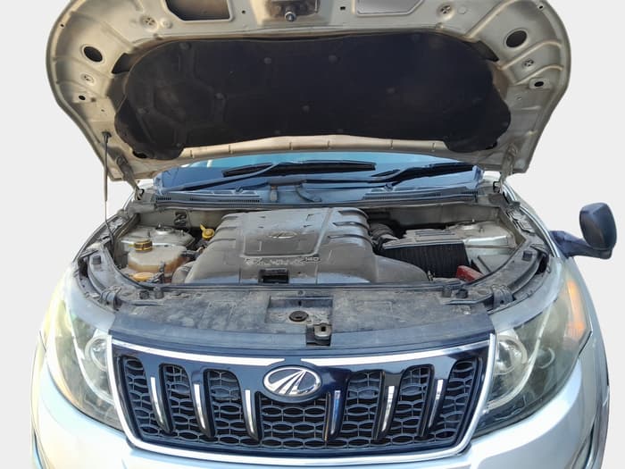 2016 Mahindra XUV500 W6, Diesel, Manual, 1,04,940 km, exterior