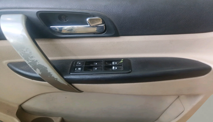 2014 Tata Safari Storme 2.2 EX 4X2, Diesel, Manual, 1,15,907 km, interior