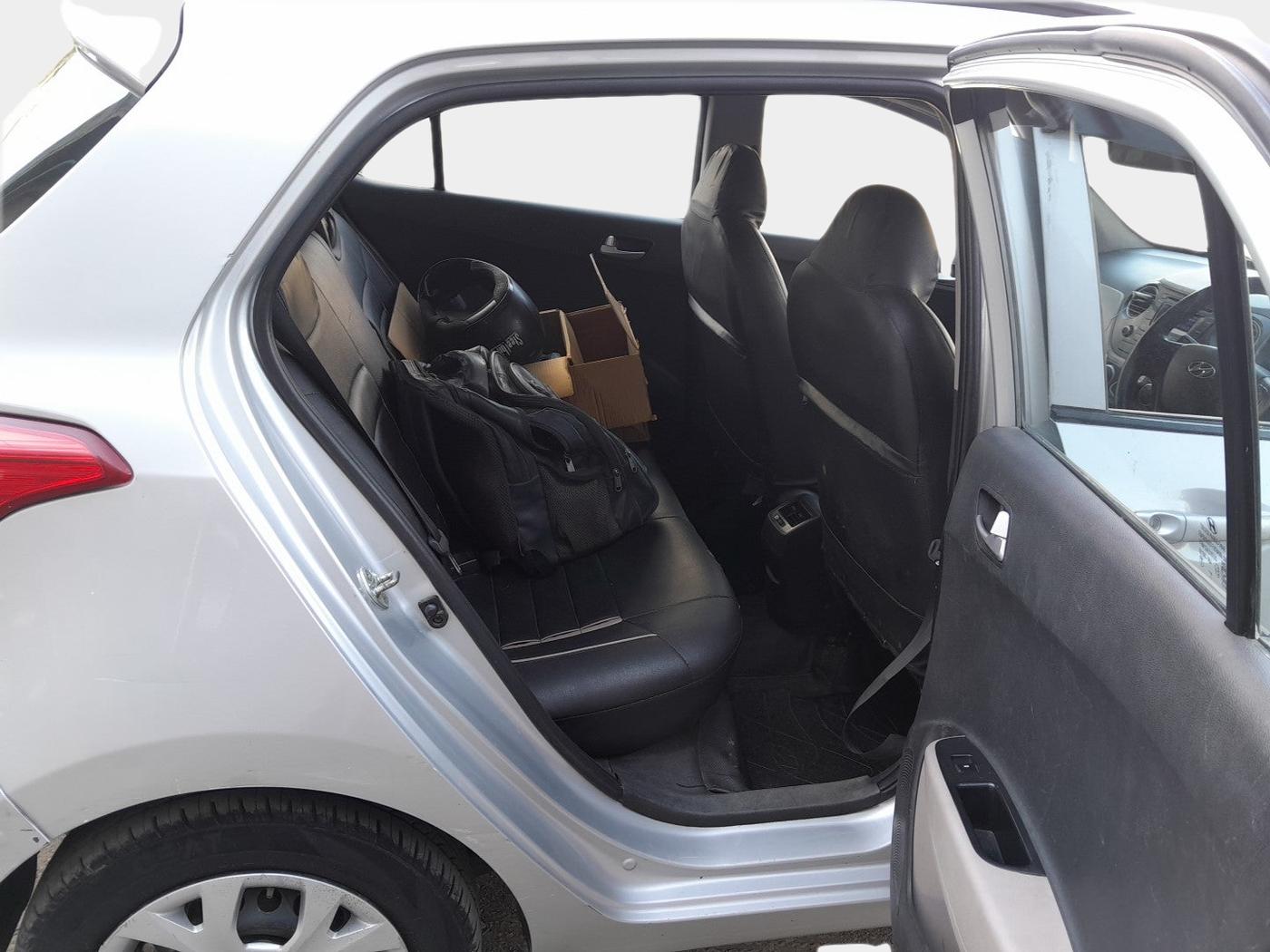 2015 Hyundai Grand i10 SPORTZ 1.2 KAPPA VTVT, Petrol, Manual, 48,668 km, interior