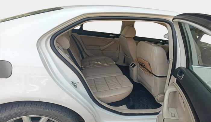 2010 Volkswagen Jetta COMFORTLINE 2.0L TDI, Diesel, Manual, 1,47,389 km, interior