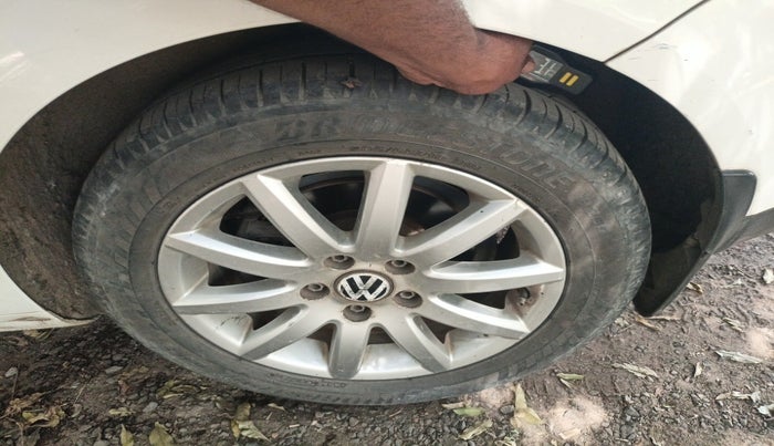 2010 Volkswagen Jetta COMFORTLINE 2.0L TDI, Diesel, Manual, 1,47,389 km, tyre