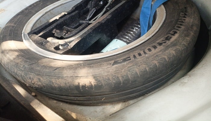 2010 Volkswagen Jetta COMFORTLINE 2.0L TDI, Diesel, Manual, 1,47,389 km, tyre