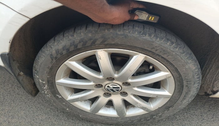 2010 Volkswagen Jetta COMFORTLINE 2.0L TDI, Diesel, Manual, 1,47,389 km, tyre