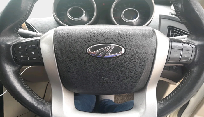 2016 Mahindra XUV500 W8, Diesel, Manual, 83,583 km, interior