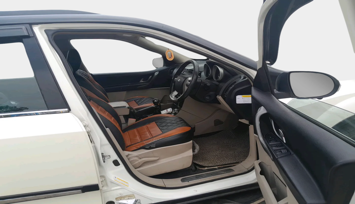 2016 Mahindra XUV500 W8, Diesel, Manual, 83,583 km, interior