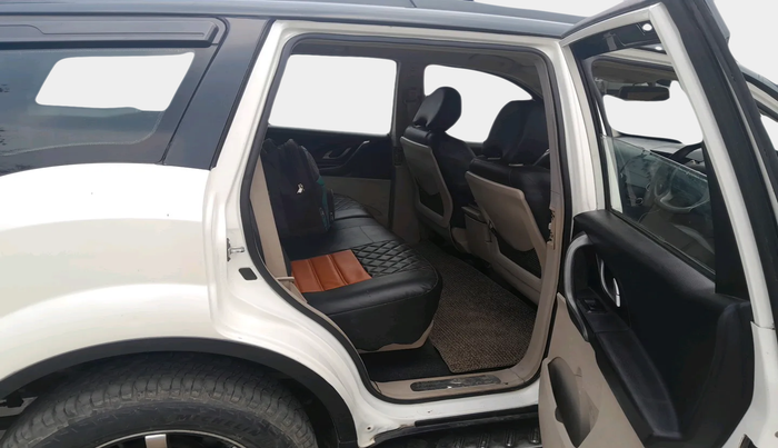 2016 Mahindra XUV500 W8, Diesel, Manual, 83,583 km, interior