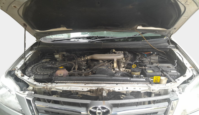 2014 Toyota Innova 2.5 VX 7 STR, Diesel, Manual, 78,747 km, exterior