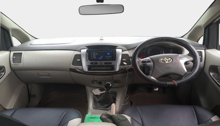 2014 Toyota Innova 2.5 VX 7 STR, Diesel, Manual, 78,747 km, interior