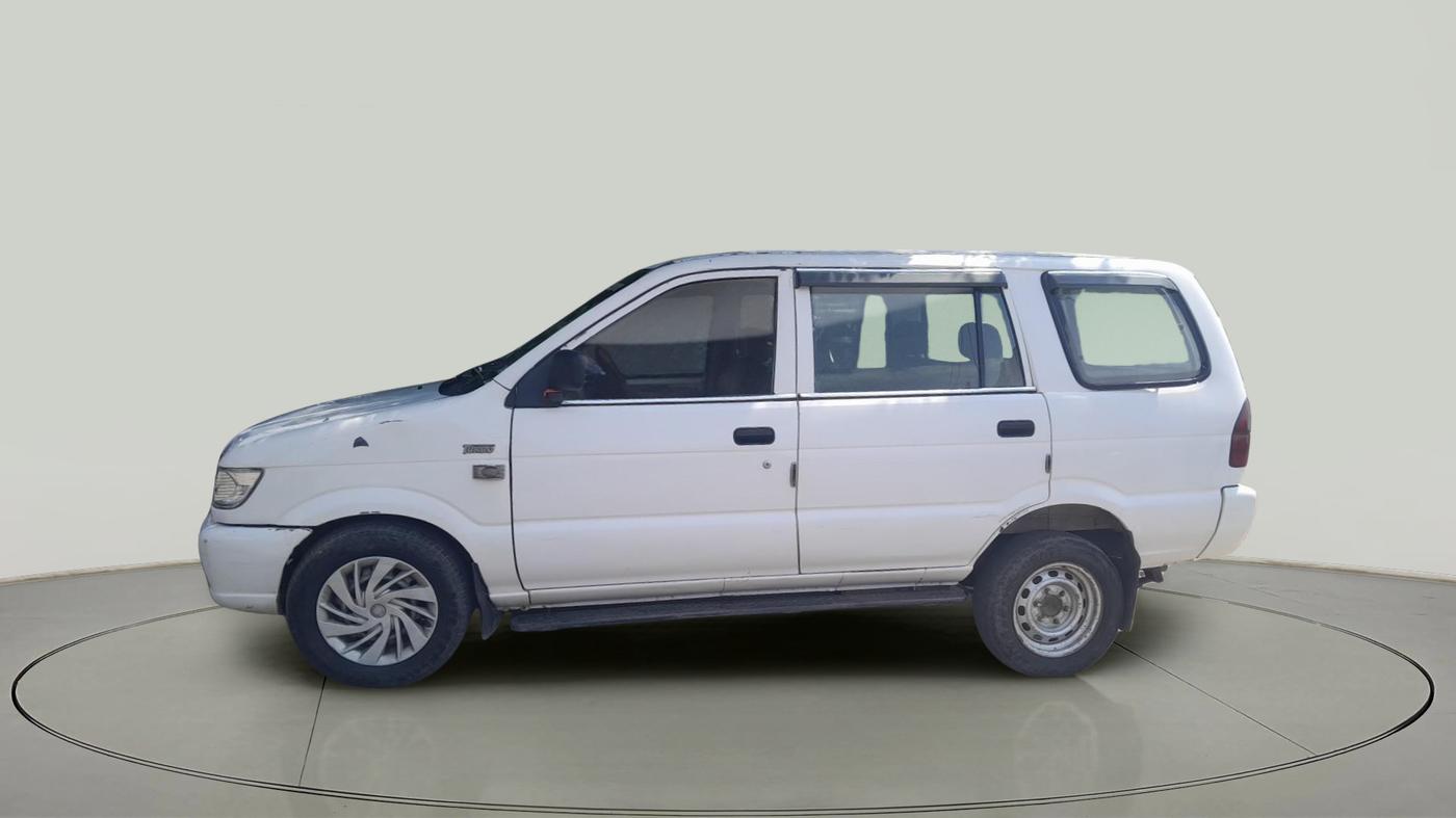 2010 Chevrolet Tavera NEO LT L 7 STR BS III, Diesel, Manual, 2,52,240 km, exterior