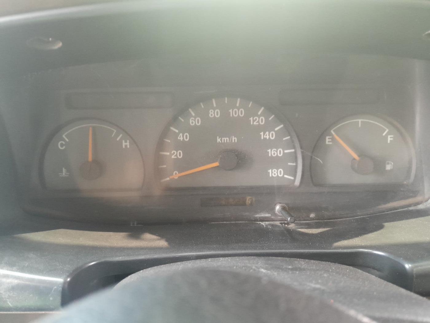 2010 Chevrolet Tavera NEO LT L 7 STR BS III, Diesel, Manual, 2,52,240 km, interior
