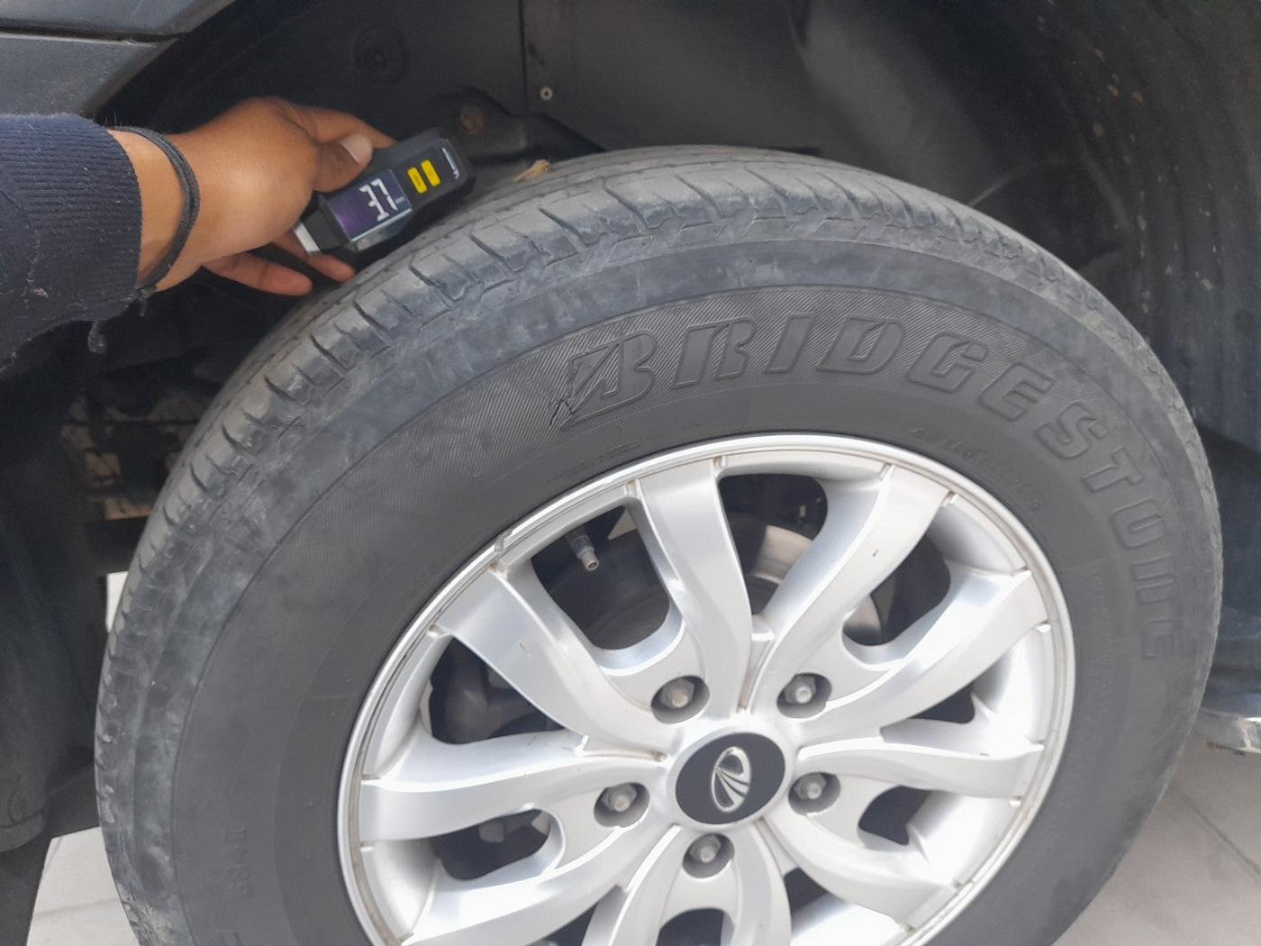 2020 Mahindra XUV500 W9 AT, Diesel, Automatic, 1,17,791 km, tyre