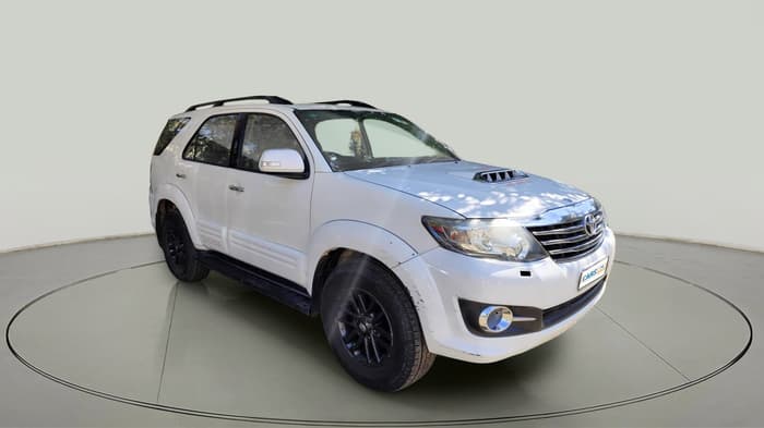 2015 Toyota Fortuner 3.0 4X2 MT, Diesel, Manual, 3,03,941 km, exterior