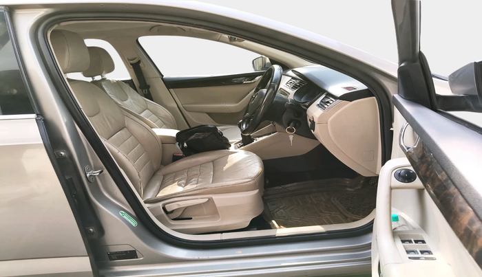 2013 Skoda Octavia AMBITION 2.0 TDI, Diesel, Manual, 76,673 km, interior