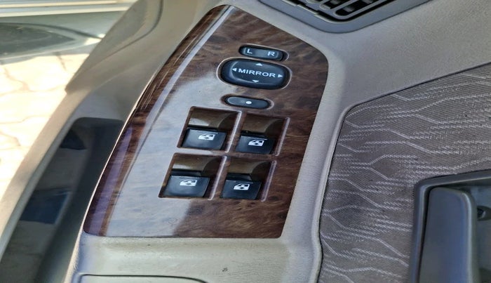 2012 Tata Safari 4X2 EX DICOR 2.2 VTT, Diesel, Manual, 95,186 km, interior