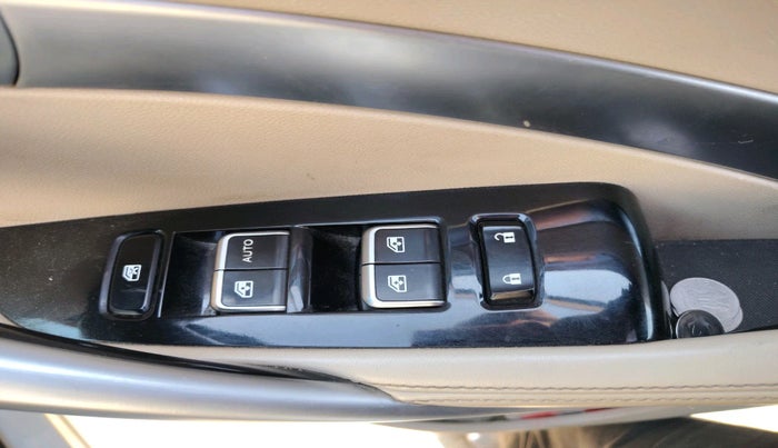 2021 MG HECTOR SHARP 2.0 DIESEL DUAL TONE, Diesel, Manual, 1,41,907 km, interior