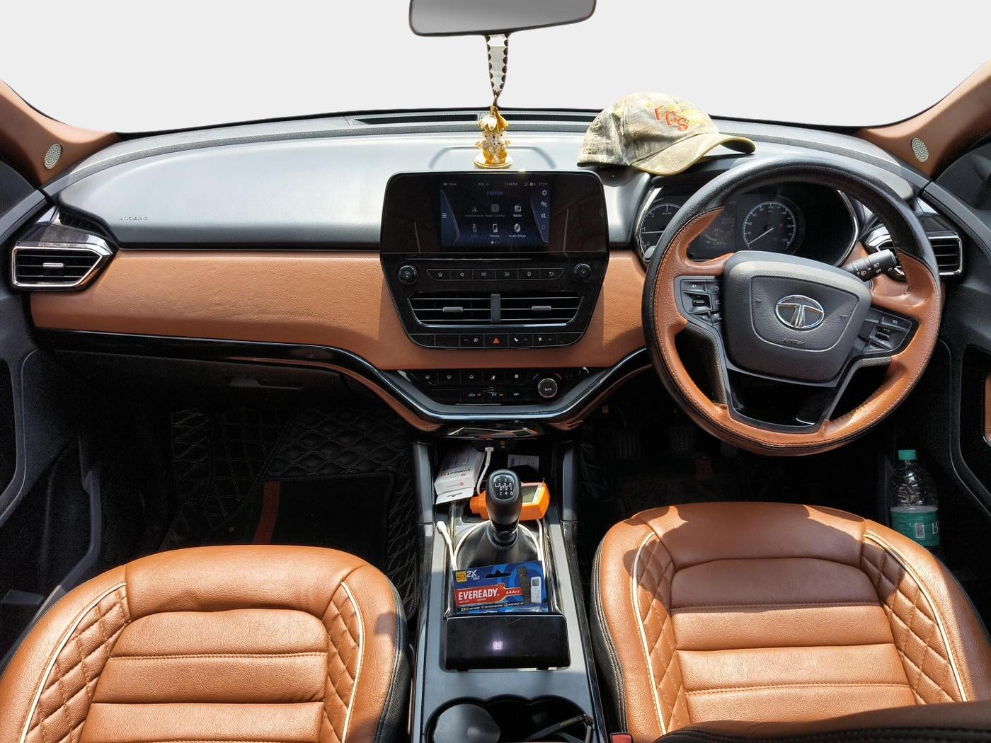 2022 Tata Safari XT PLUS DARK EDITION, Diesel, Manual, 69,890 km, interior