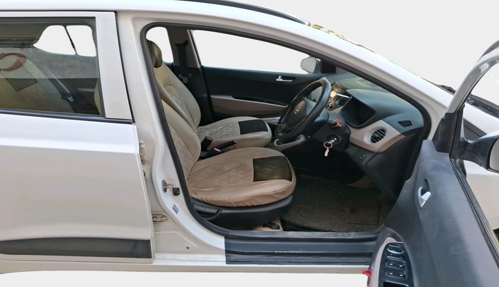 2016 Hyundai Grand i10 SPORTZ 1.1 CRDI, Diesel, Manual, 1,00,851 km, interior