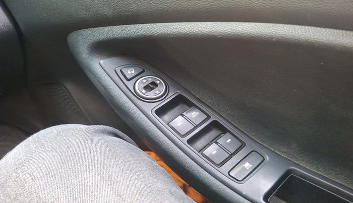 2019 Hyundai i20 Active 1.2 S, Petrol, Manual, 36,084 km, interior