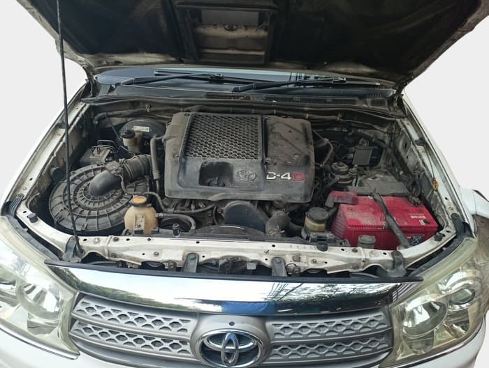 2010 Toyota Fortuner 3.0 4X4 MT, Diesel, Manual, 1,48,963 km, exterior