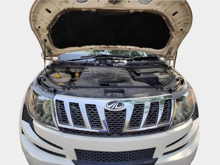 2015 Mahindra XUV500 W6, Diesel, Manual, 1,22,813 km, exterior