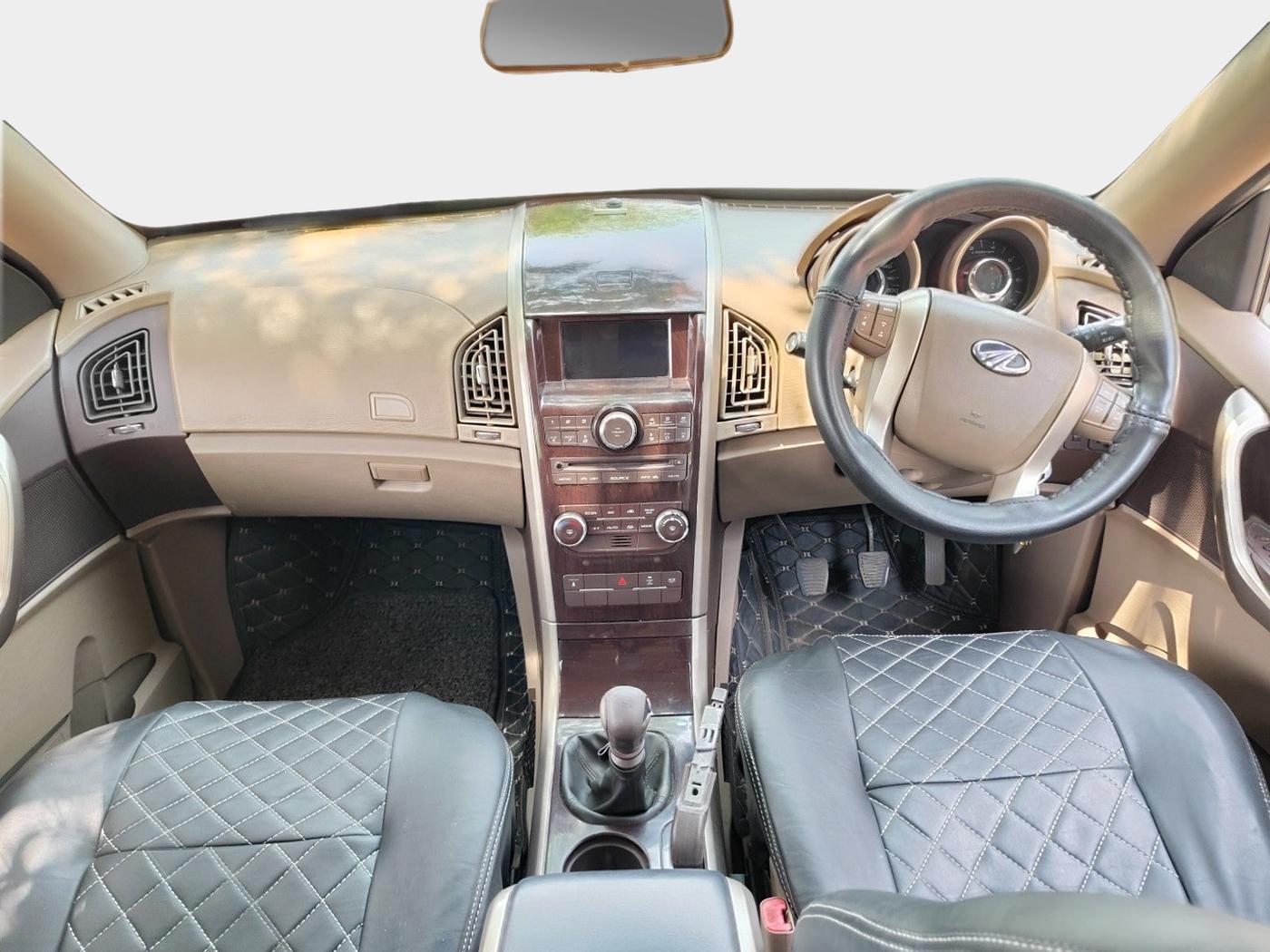 2015 Mahindra XUV500 W6, Diesel, Manual, 1,22,813 km, interior