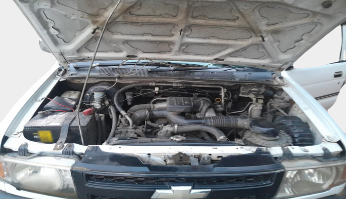 2015 Chevrolet Tavera NEO 3 MAX 10 STR BS IV, Diesel, Manual, 2,51,284 km, exterior