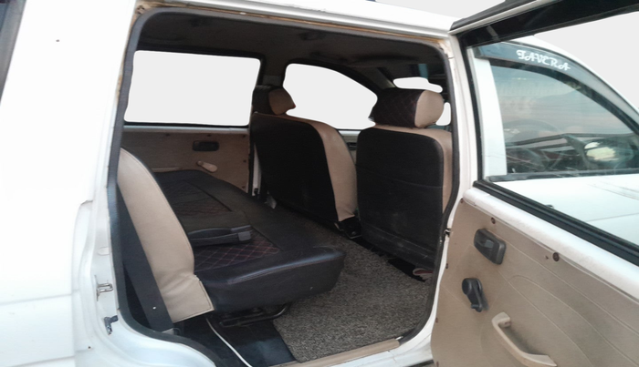 2015 Chevrolet Tavera NEO 3 MAX 10 STR BS IV, Diesel, Manual, 2,51,284 km, interior