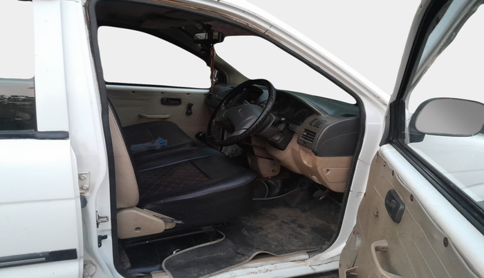 2015 Chevrolet Tavera NEO 3 MAX 10 STR BS IV, Diesel, Manual, 2,51,284 km, interior