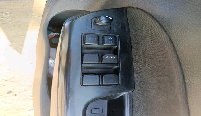 2013 Maruti Swift VXI, Petrol, Manual, 78,266 km, interior