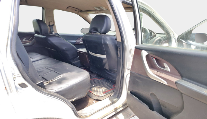 2012 Mahindra XUV500 W8, Diesel, Manual, 1,42,662 km, interior