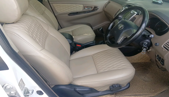 2015 Toyota Innova 2.5 VX 8 STR, Diesel, Manual, 1,13,832 km, interior