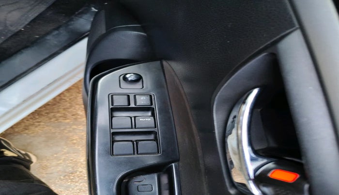 2013 Maruti Swift VXI, Petrol, Manual, 58,421 km, interior
