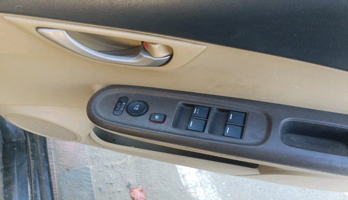 2011 Honda Brio V MT, Petrol, Manual, 88,358 km, interior