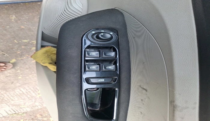 2020 Renault TRIBER RXZ, Petrol, Manual, 64,286 km, interior