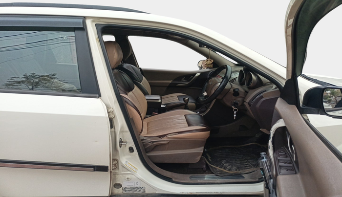 2014 Mahindra XUV500 W6, Diesel, Manual, 66,283 km, interior