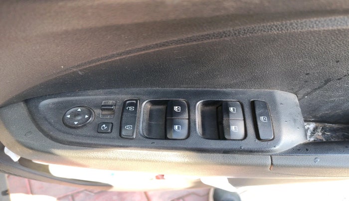 2019 Hyundai VENUE SX 1.4 CRDI, Diesel, Manual, 78,168 km, interior