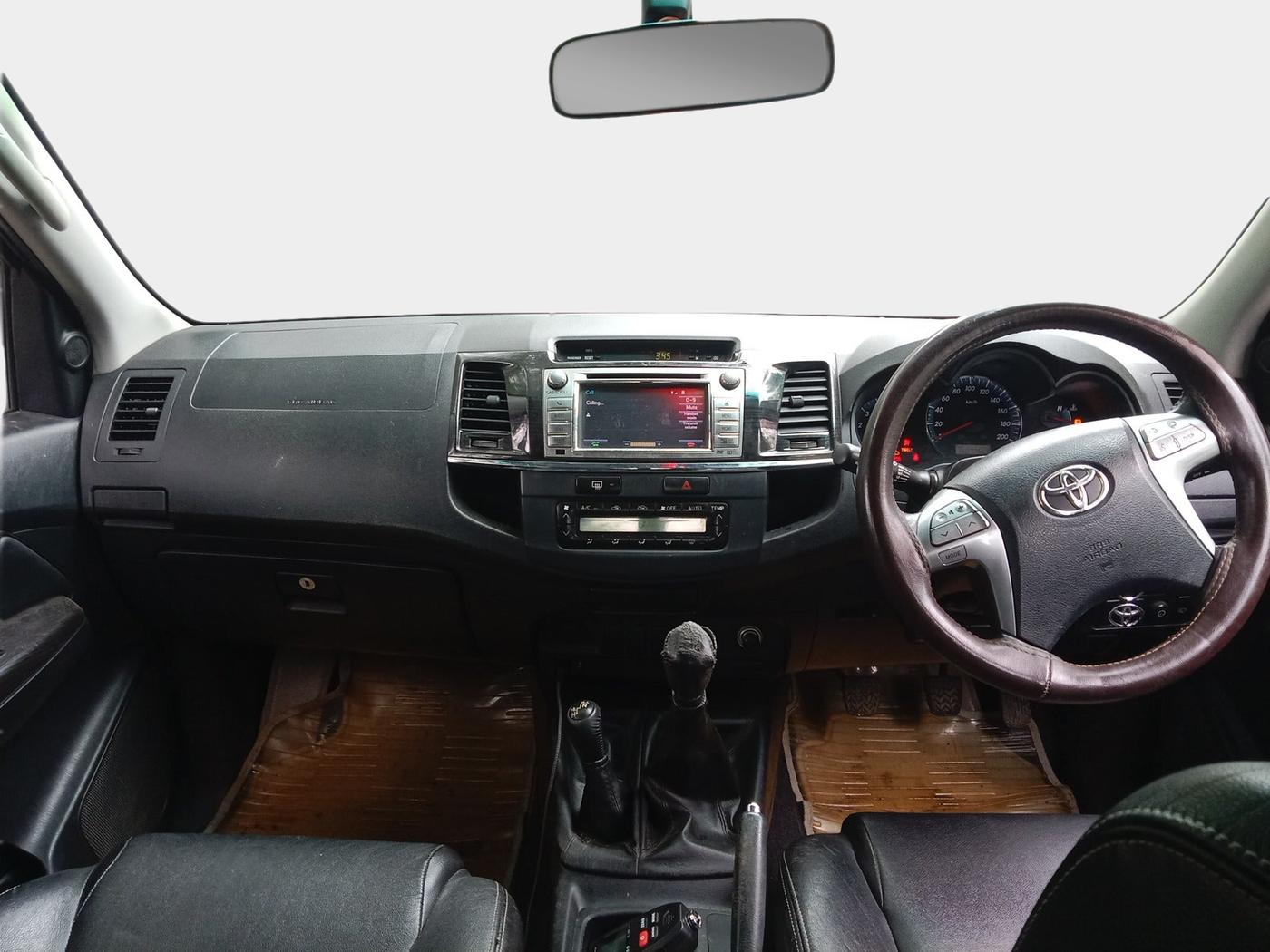 2015 Toyota Fortuner 3.0 4X4 MT, Diesel, Manual, 1,50,774 km, interior