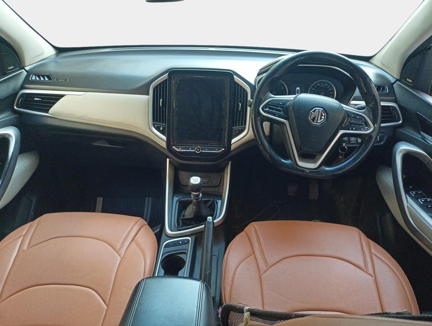 2021 MG HECTOR PLUS SUPER 2.0 DIESEL TURBO MT 7-STR, Diesel, Manual, 1,14,034 km, interior