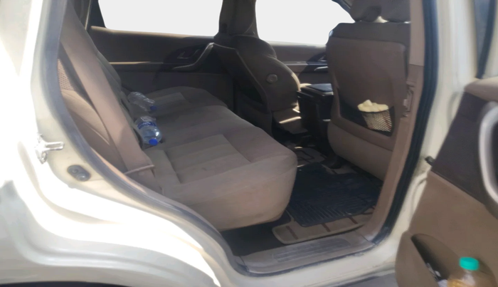 2015 Mahindra XUV500 W6, Diesel, Manual, 1,06,564 km, interior
