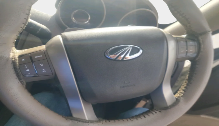 2015 Mahindra XUV500 W6, Diesel, Manual, 1,06,564 km, interior