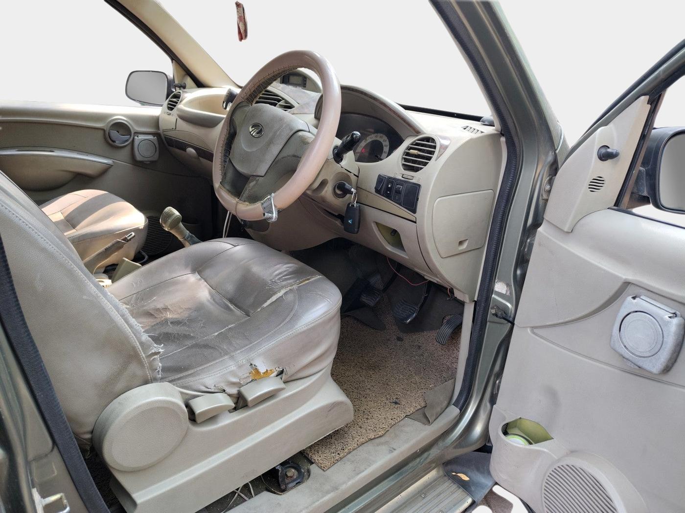 2010 Mahindra Xylo E4, Diesel, Manual, 1,15,214 km, interior