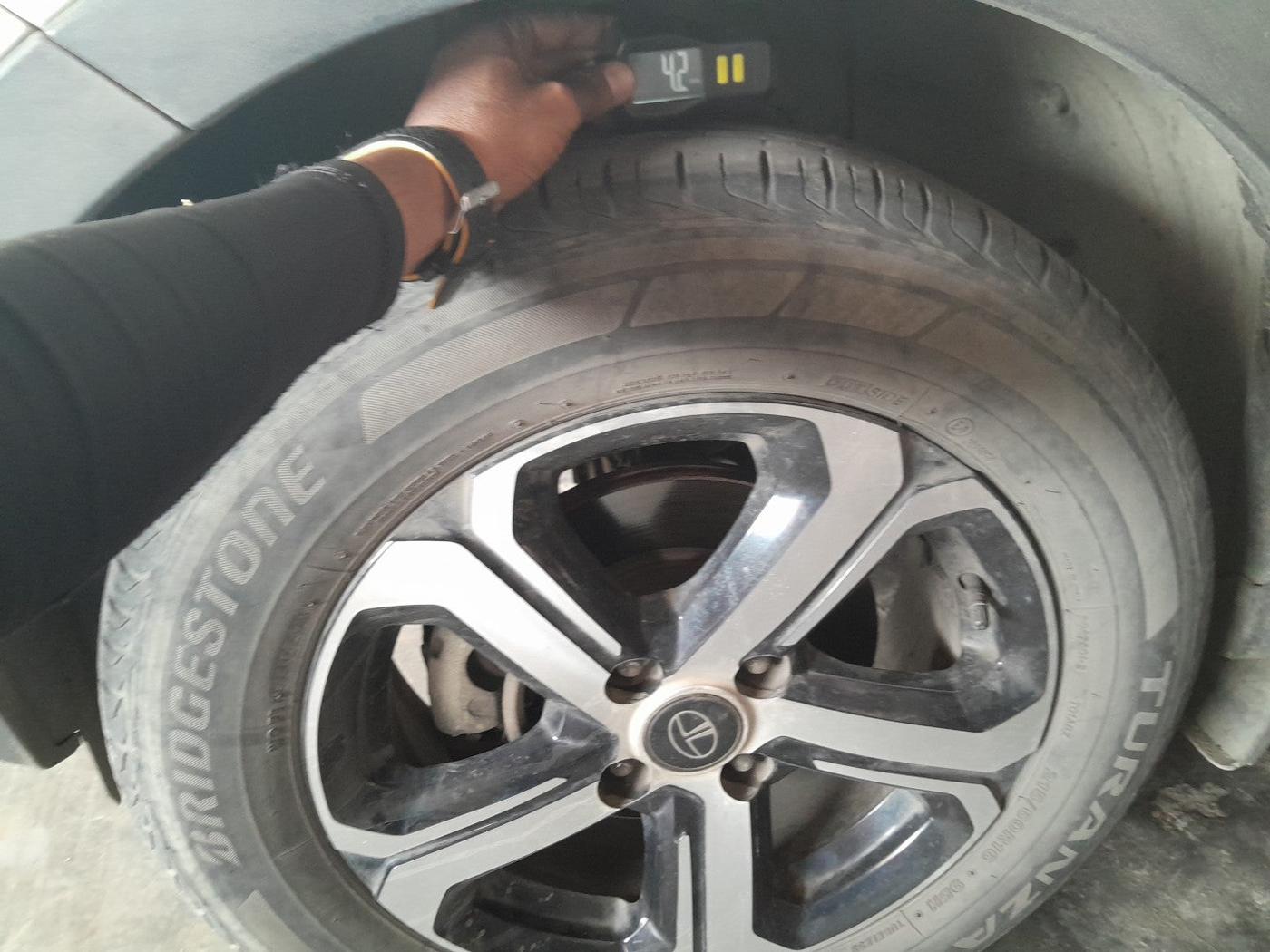 2021 Tata NEXON XZA PLUS SUNROOF PETROL, Petrol, Automatic, 42,974 km, tyre