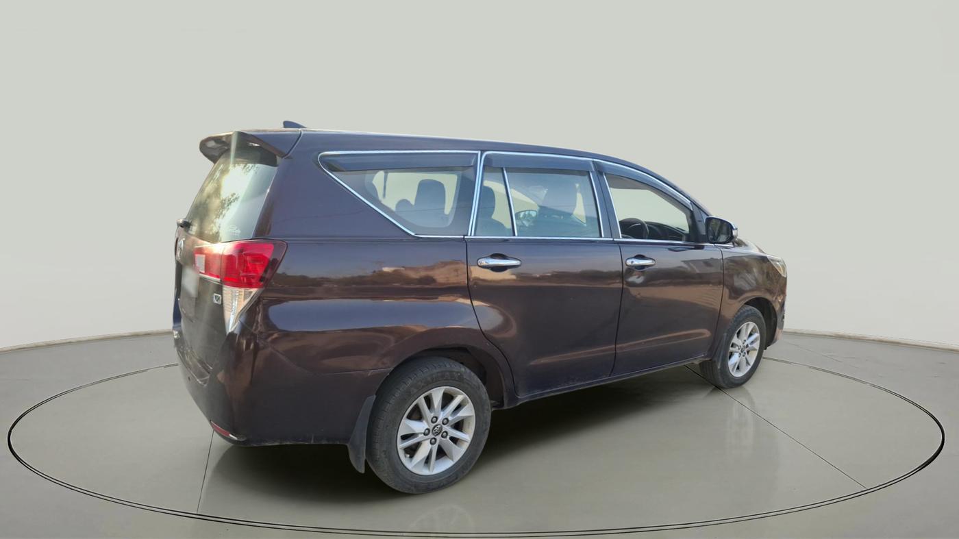 2017 Toyota Innova Crysta 2.4 VX 8 STR, Diesel, Manual, 1,58,150 km, exterior
